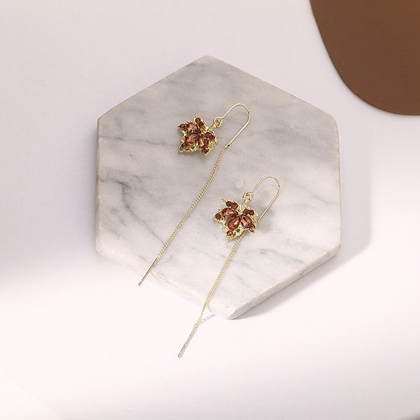 s3446 amber color inlaid crystal maple leaf dangle earrings for women ear thread tassel earrings, Silver
s3446 amber color inlaid crystal maple leaf dangle earrings for women ear thread tassel earrings, Silver