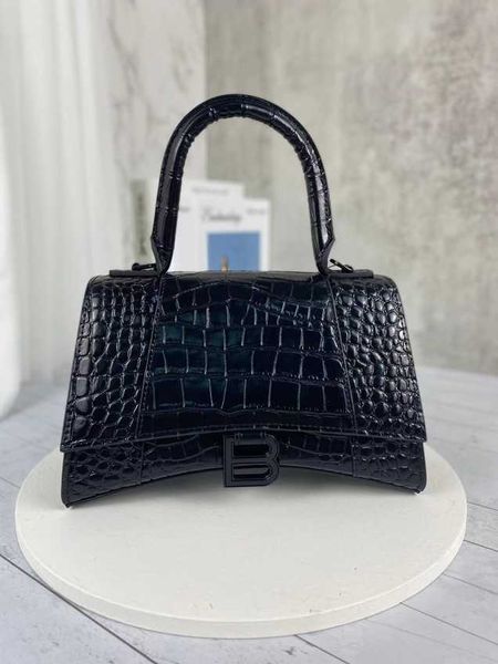 factory wholesale women's bag versatile cowhide hourglass single-shoulder portable bag shoulder messenger handbags 55%off
factory wholesale women's bag versatile cowhide hourglass single-shoulder portable bag shoulder messenger handbags 55%off