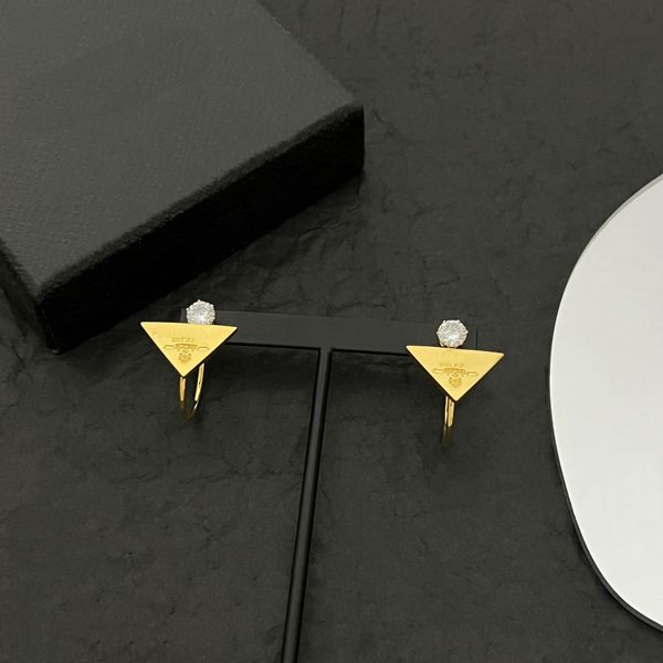 simplicity brass diamonds design stud earrings fashion for man woman inverted triangle p letter inlay designers jewelry pe2 --013 party vale, Golden;silver
simplicity brass diamonds design stud earrings fashion for man woman inverted triangle p letter inlay designers jewelry pe2 --013 party vale, Golden;silver