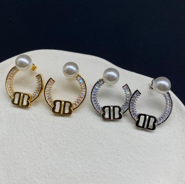 chic designer diamond letter earrings ear stud aretes for women girl pearl earring for lady women party wedding lovers gift engagement jewel, Golden;silver
chic designer diamond letter earrings ear stud aretes for women girl pearl earring for lady women party wedding lovers gift engagement jewel, Golden;silver