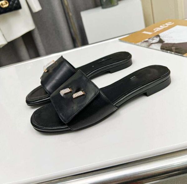 brand designer woman slippers men slipper gear bottoms flip flops women luxury sandals fashion causal flip flop size 35-42 with box, Black
brand designer woman slippers men slipper gear bottoms flip flops women luxury sandals fashion causal flip flop size 35-42 with box, Black