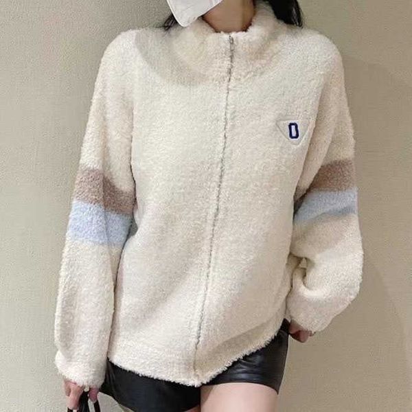 23ss designer brand cardigan jacket coat autumn winter new high neck zipper triangle embroidered letter zipper highs quality womens clothing, White;black
23ss designer brand cardigan jacket coat autumn winter new high neck zipper triangle embroidered letter zipper highs quality womens clothing, White;black