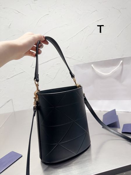 2023 p-brand 25/20cm women shoulder handbag luxury designer womens bucket bag
2023 p-brand 25/20cm women shoulder handbag luxury designer womens bucket bag