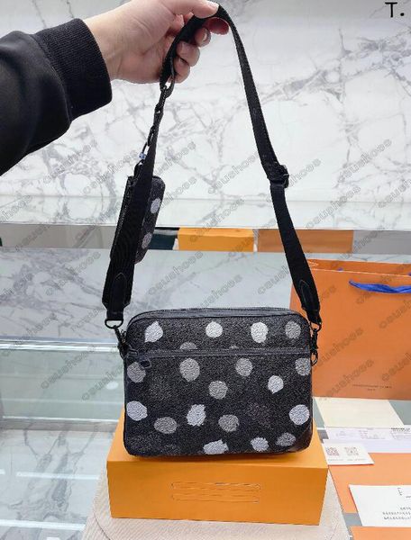23ss x yayoi kusama mens trio messenger bag districts 3 in 1 painted dots luxurys designers crossbody shoulder bag handle purse wallets 3pcs
23ss x yayoi kusama mens trio messenger bag districts 3 in 1 painted dots luxurys designers crossbody shoulder bag handle purse wallets 3pcs