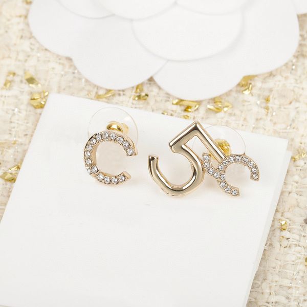 2023 luxury quality charm stud earring with diamond and words design in 18k gold plated have box stamp ps3347, Golden
2023 luxury quality charm stud earring with diamond and words design in 18k gold plated have box stamp ps3347, Golden