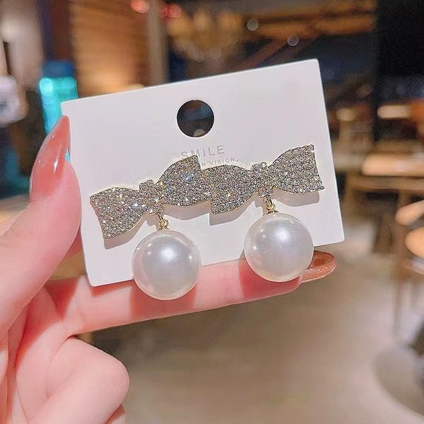 korean version exaggerated charm diamond bow earrings personalized fashion design sense pearl earrings net red temperament sweet earrings, Golden
korean version exaggerated charm diamond bow earrings personalized fashion design sense pearl earrings net red temperament sweet earrings, Golden