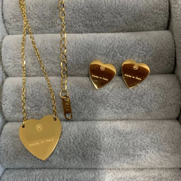 luxury jewelry pendant necklace simple heart shaped lover ring necklace earrings gold silver rose stainless steel couple ring fashion ladies
luxury jewelry pendant necklace simple heart shaped lover ring necklace earrings gold silver rose stainless steel couple ring fashion ladies