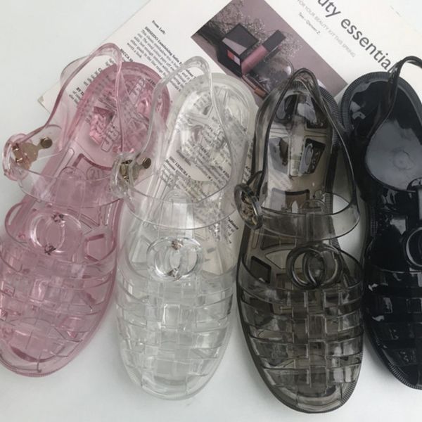 2023 summer designer sandal womens black white clear roman sandals classic rubber slippers jelly transparent slipper beach flat mule alphabe
2023 summer designer sandal womens black white clear roman sandals classic rubber slippers jelly transparent slipper beach flat mule alphabe