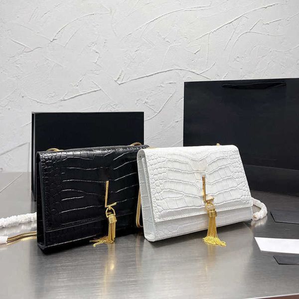 luxuries designer bag women tassel shoulder bags leather purse handbag lady gold letter messenger bags trend chain crossbody purse 230201
luxuries designer bag women tassel shoulder bags leather purse handbag lady gold letter messenger bags trend chain crossbody purse 230201