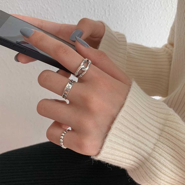 south korea s925 sterling silver design ring women's non fading cold high-grade feeling chain bracelet
south korea s925 sterling silver design ring women's non fading cold high-grade feeling chain bracelet