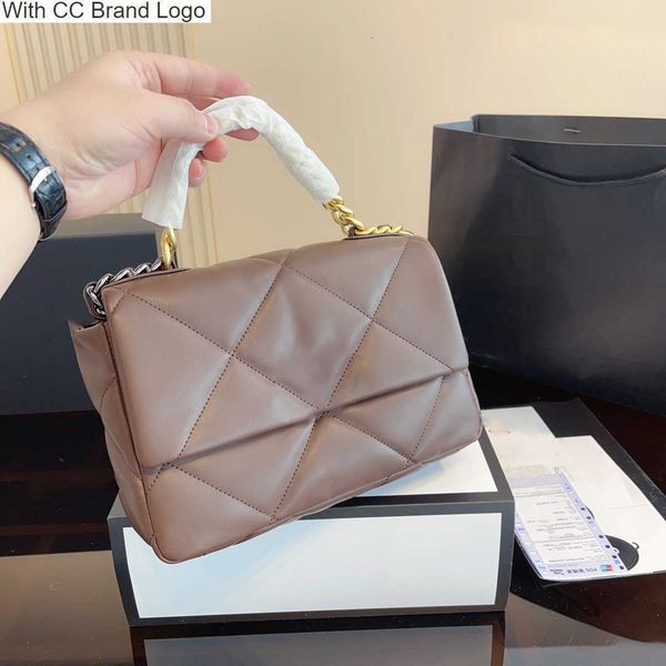cc cross body classic 19 lambskin flap designer bags quilted gold metal hardware turnbuckle chain portable totes women street trend large ca
cc cross body classic 19 lambskin flap designer bags quilted gold metal hardware turnbuckle chain portable totes women street trend large ca