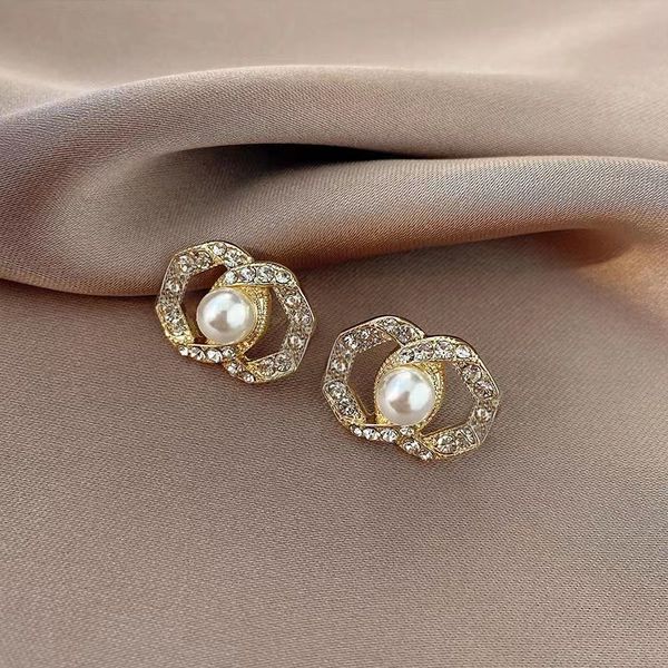 18k gold plated luxury brand designers double letters stud long geometric classic women s925 silver crystal earring wedding party jewerlry 0, Golden;silver
18k gold plated luxury brand designers double letters stud long geometric classic women s925 silver crystal earring wedding party jewerlry 0, Golden;silver