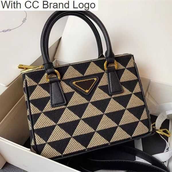 luxury cc shoulder bags embembroidered handbags mini killer bags triangle pillow bag new style designer shoulder internet reds messenger bag
luxury cc shoulder bags embembroidered handbags mini killer bags triangle pillow bag new style designer shoulder internet reds messenger bag