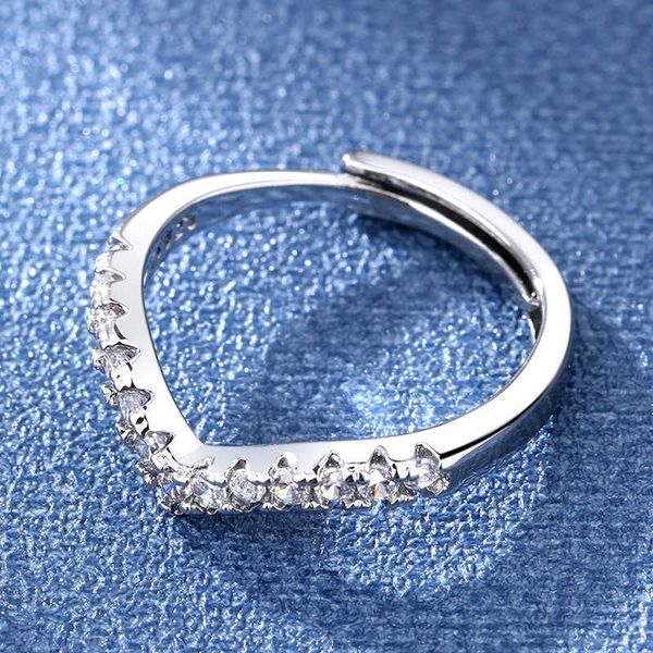 fashion personality elegant diamond inlaid v-shaped diamond live broadcast imitation mossan diamond simple personality opening adjustable, Silver
fashion personality elegant diamond inlaid v-shaped diamond live broadcast imitation mossan diamond simple personality opening adjustable, Silver