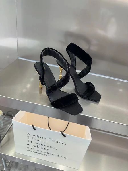 2023 spring and summer new women's high heel sandals 9.5cm heavy heel sports shoes
2023 spring and summer new women's high heel sandals 9.5cm heavy heel sports shoes