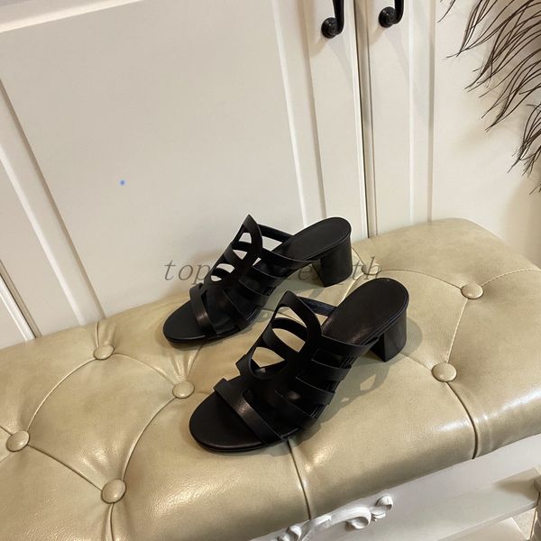 2023 designer slippers women slippers contrast panels sandals shiny slippers classic high-heeled sandals flat house slippers, Black
2023 designer slippers women slippers contrast panels sandals shiny slippers classic high-heeled sandals flat house slippers, Black