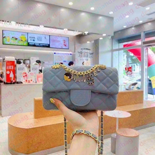 calfskin channel leather letter pendant badge quilted shoulder bags women luxury designer chain bags flap cc handbag classic crossbody purse
calfskin channel leather letter pendant badge quilted shoulder bags women luxury designer chain bags flap cc handbag classic crossbody purse