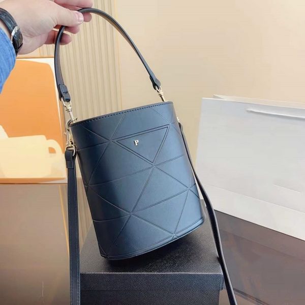 mini bucket bags designer bag crossbody tote bag woman handbag luxurys handbags single shoulder fashion cross body tote gold letters 5a 2023
mini bucket bags designer bag crossbody tote bag woman handbag luxurys handbags single shoulder fashion cross body tote gold letters 5a 2023