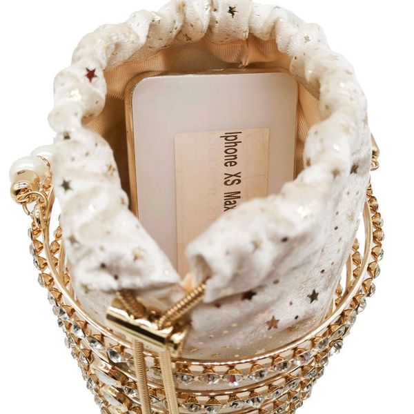 waist bags pearl bucket evening women luxury designer handmade alloy metallic clutch ladies shoulder 230222
waist bags pearl bucket evening women luxury designer handmade alloy metallic clutch ladies shoulder 230222