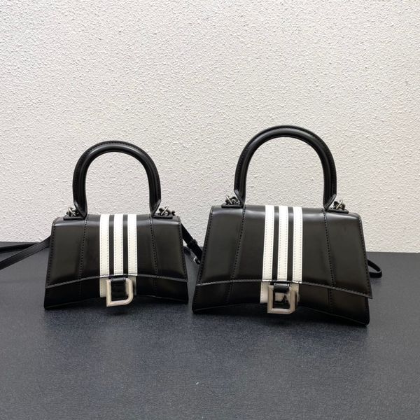 fashion co-branding hourglass tote bag hardware paris family b logo leather shoulder bag designer flip three-way cross body bag purse handba
fashion co-branding hourglass tote bag hardware paris family b logo leather shoulder bag designer flip three-way cross body bag purse handba