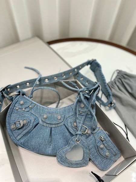 designer bag fashion le cagole motorcycle bag women's leather shoulder handbag tote with heart mirror love letter vintage shinny cross
designer bag fashion le cagole motorcycle bag women's leather shoulder handbag tote with heart mirror love letter vintage shinny cross