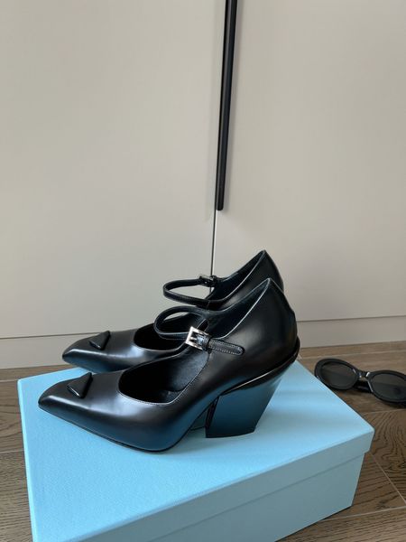 women shoes runway brushed leather pumps black slanted heel perfect italy shoes
women shoes runway brushed leather pumps black slanted heel perfect italy shoes