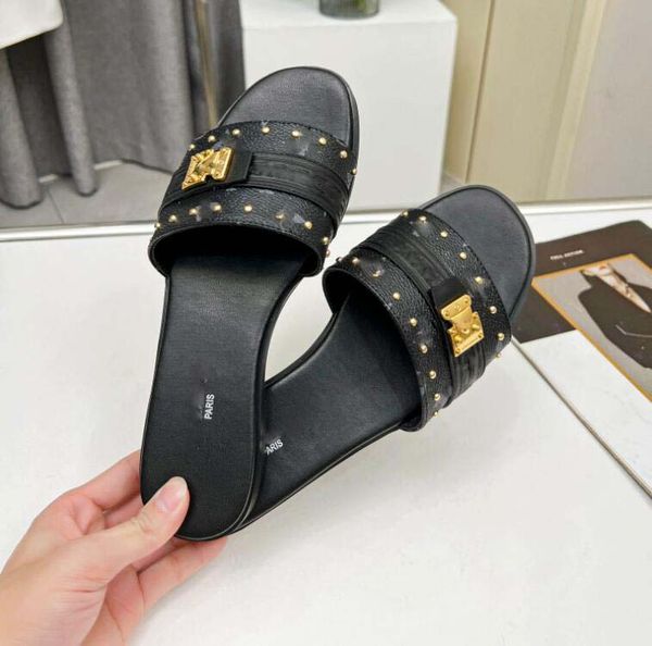 with box slippers mens womens slider slides sandals rubber designer flat sole slipper paris piscine pool slide sandal 3d embossing logo slid, Black
with box slippers mens womens slider slides sandals rubber designer flat sole slipper paris piscine pool slide sandal 3d embossing logo slid, Black