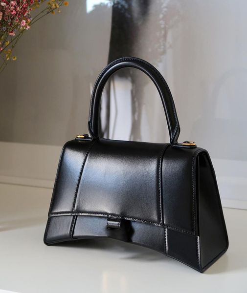 luxury genuine leather crocodile pattern toiletry hand bag mens designer chain metal brand logo clutch crossbody hourglass bags women's
luxury genuine leather crocodile pattern toiletry hand bag mens designer chain metal brand logo clutch crossbody hourglass bags women's