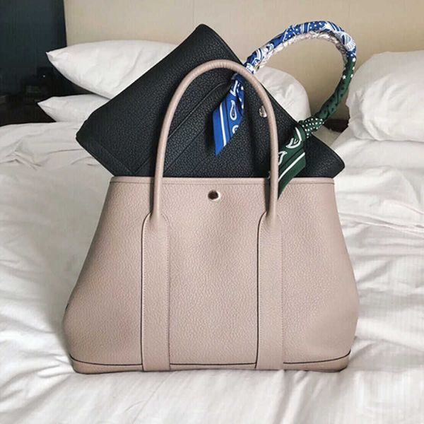h gardens bag new garden leather hand female summer large capacity temperament goddess cross body cowhide with real logo
h gardens bag new garden leather hand female summer large capacity temperament goddess cross body cowhide with real logo
