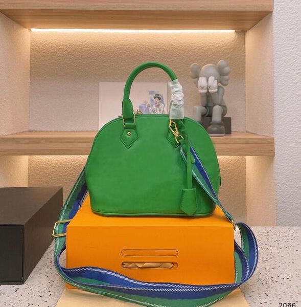 luxury designer bags shoulder bag sequined chains tote handbags cembossed caprese sling side office shell wallet purse cosmetic crossbody pu
luxury designer bags shoulder bag sequined chains tote handbags cembossed caprese sling side office shell wallet purse cosmetic crossbody pu