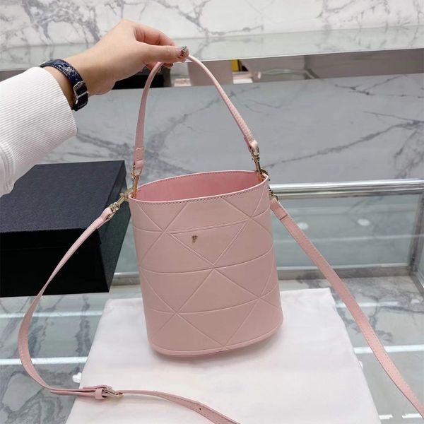 woman bucket bag designer bag crossbody tote bag luxury handbag single shoulder totes triangle leather fashion purse handbag 2023 5a
woman bucket bag designer bag crossbody tote bag luxury handbag single shoulder totes triangle leather fashion purse handbag 2023 5a