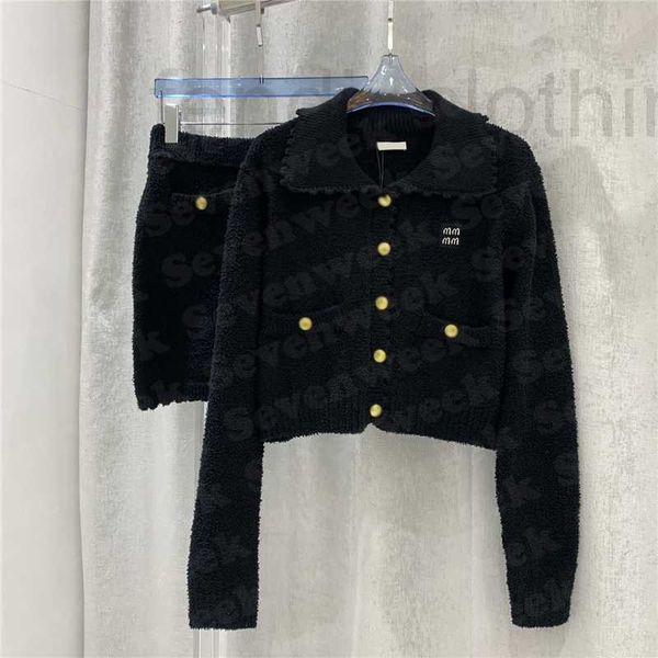 casual dresses designer doll neck knitting coat dress suit for women luxuty gold buckle fleece ladies cardigan skirts two piece sets dop6, Black;gray
casual dresses designer doll neck knitting coat dress suit for women luxuty gold buckle fleece ladies cardigan skirts two piece sets dop6, Black;gray