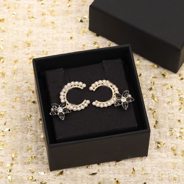 2023 luxury quality charm stud earring with nature shell beads black color design have box stamp ps3345, Golden
2023 luxury quality charm stud earring with nature shell beads black color design have box stamp ps3345, Golden