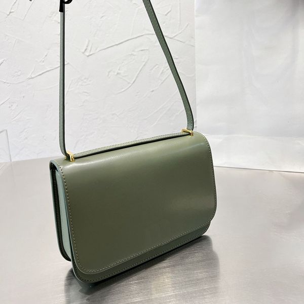 bags totes handbag designer bag women classic imitation brand solid color cowhide patchwork shoulder bag versatile commuting party dinner br
bags totes handbag designer bag women classic imitation brand solid color cowhide patchwork shoulder bag versatile commuting party dinner br