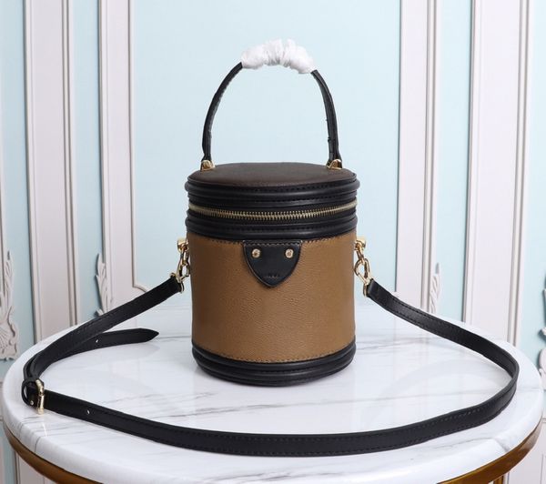fashion designers women handbags shoulder bags luxurys lady crossbody highs quality classic flower letter leather messenger purses chains ma
fashion designers women handbags shoulder bags luxurys lady crossbody highs quality classic flower letter leather messenger purses chains ma