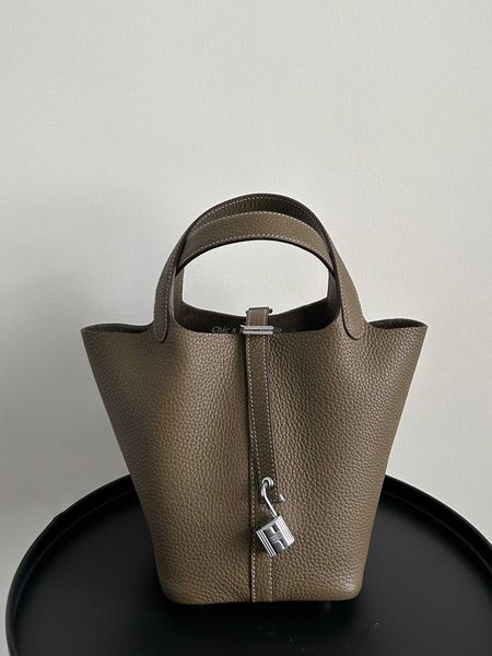 wholesale designer h ormes totes handbags chic vegetable basket elephant grey leather headcoat tc cowhide premium fashion versatile portable
wholesale designer h ormes totes handbags chic vegetable basket elephant grey leather headcoat tc cowhide premium fashion versatile portable