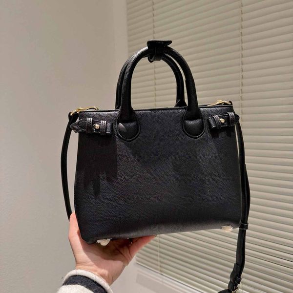 designer bag classic plaid shopping tote gold hardware large capacity handbag adjustable strap
designer bag classic plaid shopping tote gold hardware large capacity handbag adjustable strap
