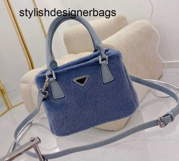 shoulder bag tote bags handbag crossbody axillary package fashion soft wool skin plush rabbit hair cross body designer bag mini sherpa tabby
shoulder bag tote bags handbag crossbody axillary package fashion soft wool skin plush rabbit hair cross body designer bag mini sherpa tabby