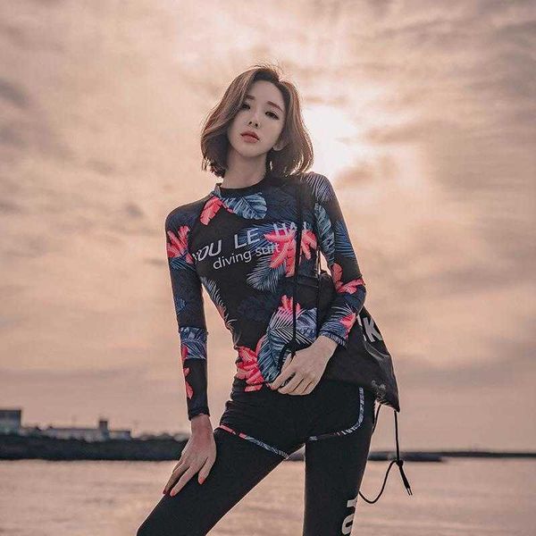 swimsuit womens conservative cover belly small chest gathered long sleeved, White;black
swimsuit womens conservative cover belly small chest gathered long sleeved, White;black