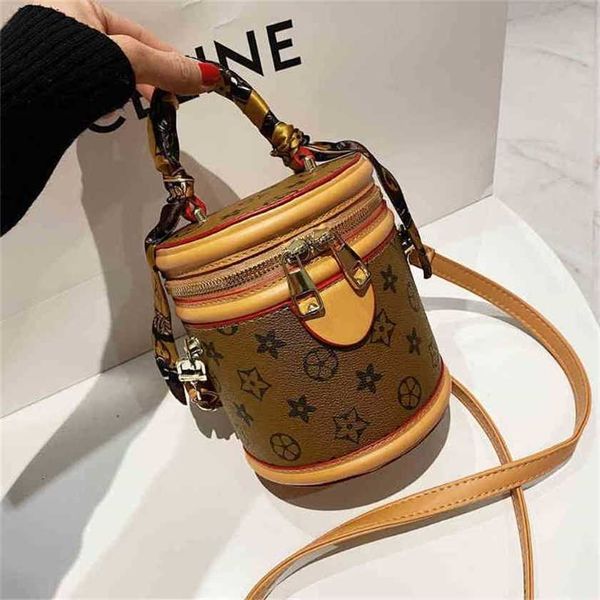 32% off handbag 2023 fashion women's bag leather quality handbag old flower trend shoulder messenger portable bucket bag
32% off handbag 2023 fashion women's bag leather quality handbag old flower trend shoulder messenger portable bucket bag