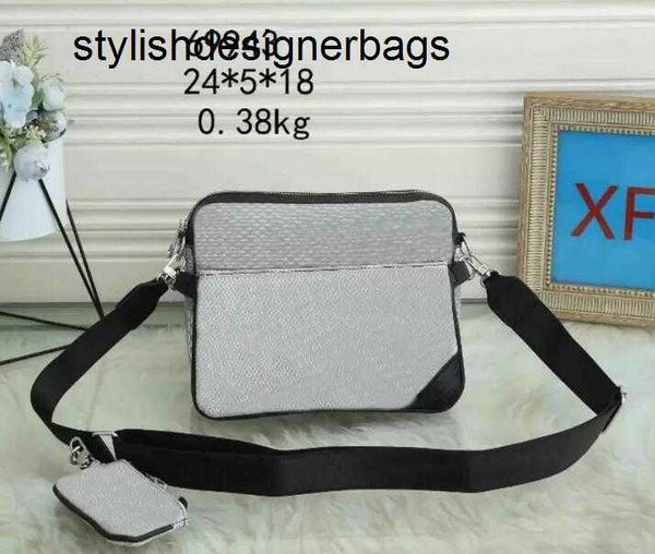 shoulder bags designer tote luxurys pochette trio men bags women luxurys handbags messenger shoulder bags pockets totes shopping cross body 
shoulder bags designer tote luxurys pochette trio men bags women luxurys handbags messenger shoulder bags pockets totes shopping cross body