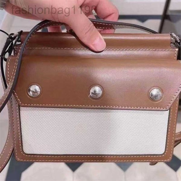 new tote designers handbags new burbrerys 2023 layer cowhide splice small alphabet canvas women's bag double flap versatile casual one
new tote designers handbags new burbrerys 2023 layer cowhide splice small alphabet canvas women's bag double flap versatile casual one