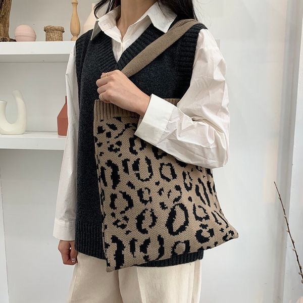 waist bag large capacity handbag leopard print wool knitting fashion casual korean style ladies tote shopping 230223
waist bag large capacity handbag leopard print wool knitting fashion casual korean style ladies tote shopping 230223