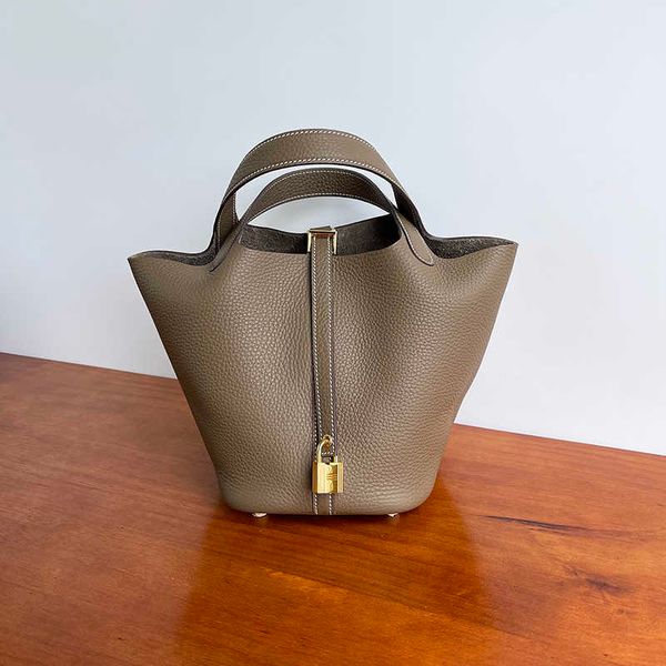 wholesale designer h ormes totes handbags ymo high-end togo layer cow leather tc wax thread sewing 18 small vegetable basket bag portable bu
wholesale designer h ormes totes handbags ymo high-end togo layer cow leather tc wax thread sewing 18 small vegetable basket bag portable bu
