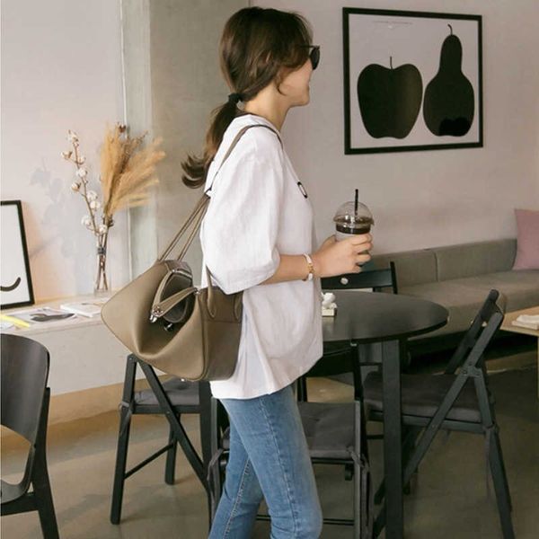 h lind casual bag korea dongdamen new litchi lindi mini doctor versatile pillow bag one shoulder portable messenger
h lind casual bag korea dongdamen new litchi lindi mini doctor versatile pillow bag one shoulder portable messenger
