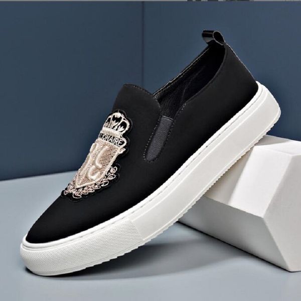 2023 spring autumn new men leather casual shoes man slip-on luxury embroidery suede leather flat skate shoes trend loafers d2a22, Black
2023 spring autumn new men leather casual shoes man slip-on luxury embroidery suede leather flat skate shoes trend loafers d2a22, Black