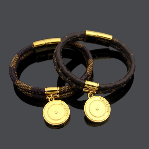 luxury charm bracelets designer wholesale letter v bracelet double leather hanging round brand four-leaf leather check bangles for mens wome, Golden;silver
luxury charm bracelets designer wholesale letter v bracelet double leather hanging round brand four-leaf leather check bangles for mens wome, Golden;silver