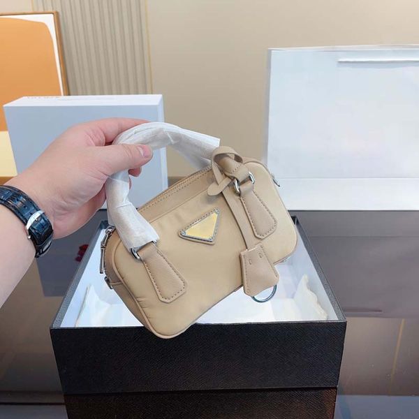 designer totes leather handbag plane canvas handbag luxury portable fashion smooth leather wallet
designer totes leather handbag plane canvas handbag luxury portable fashion smooth leather wallet