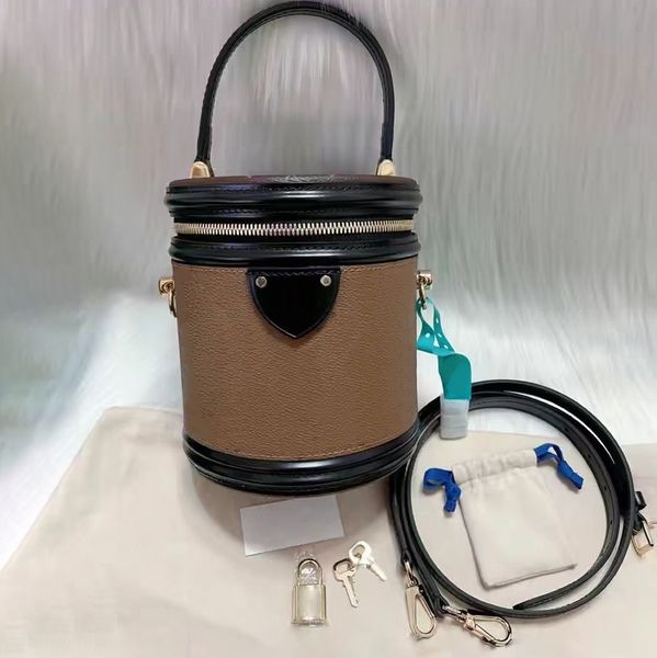luxury designer shoulder bag cannes wash fashion wholesale handbags cosmetic bags women men leather tote hobo crossbody nylon wallet cylinde
luxury designer shoulder bag cannes wash fashion wholesale handbags cosmetic bags women men leather tote hobo crossbody nylon wallet cylinde