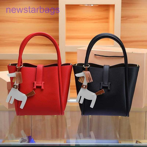 designer herme picotin lock bags for sale autumn 2023 new simple handbag korean one shoulder crossbody bucket versatile commuter women'
designer herme picotin lock bags for sale autumn 2023 new simple handbag korean one shoulder crossbody bucket versatile commuter women'